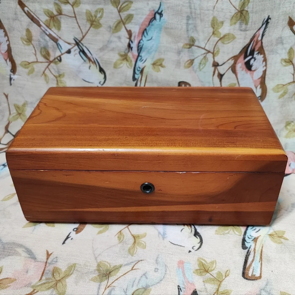 Lane Cedar Chest Salesman Sample Wood Jewelry Craft Stash Box *FLAW* NO KEY